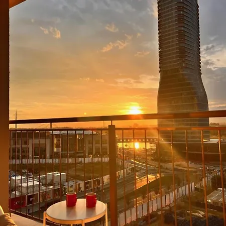 The View Waterfront Apartment *