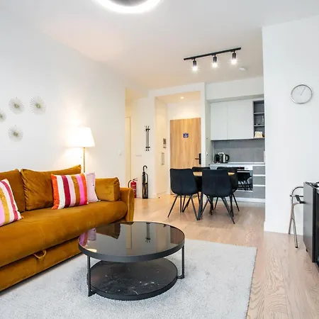 The View Waterfront Apartment *